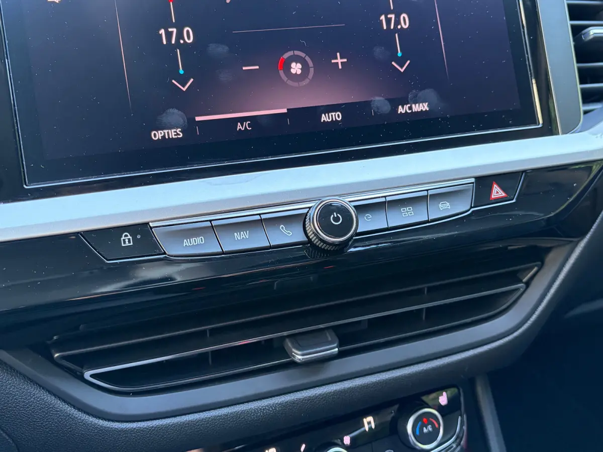 1.6 Turbo Plug-In Hybrid 225 PK Level 4/GS Line | TREKHAAK AFNB.| ADAPTIEVE CRUISE CONTROL| AGR COMFORTSTOELEN| DODEHOEK DETECTIE| STUUR, STOEL EN VOORRUITVERWARMING| HALF LEDER/HALF STOFFEN