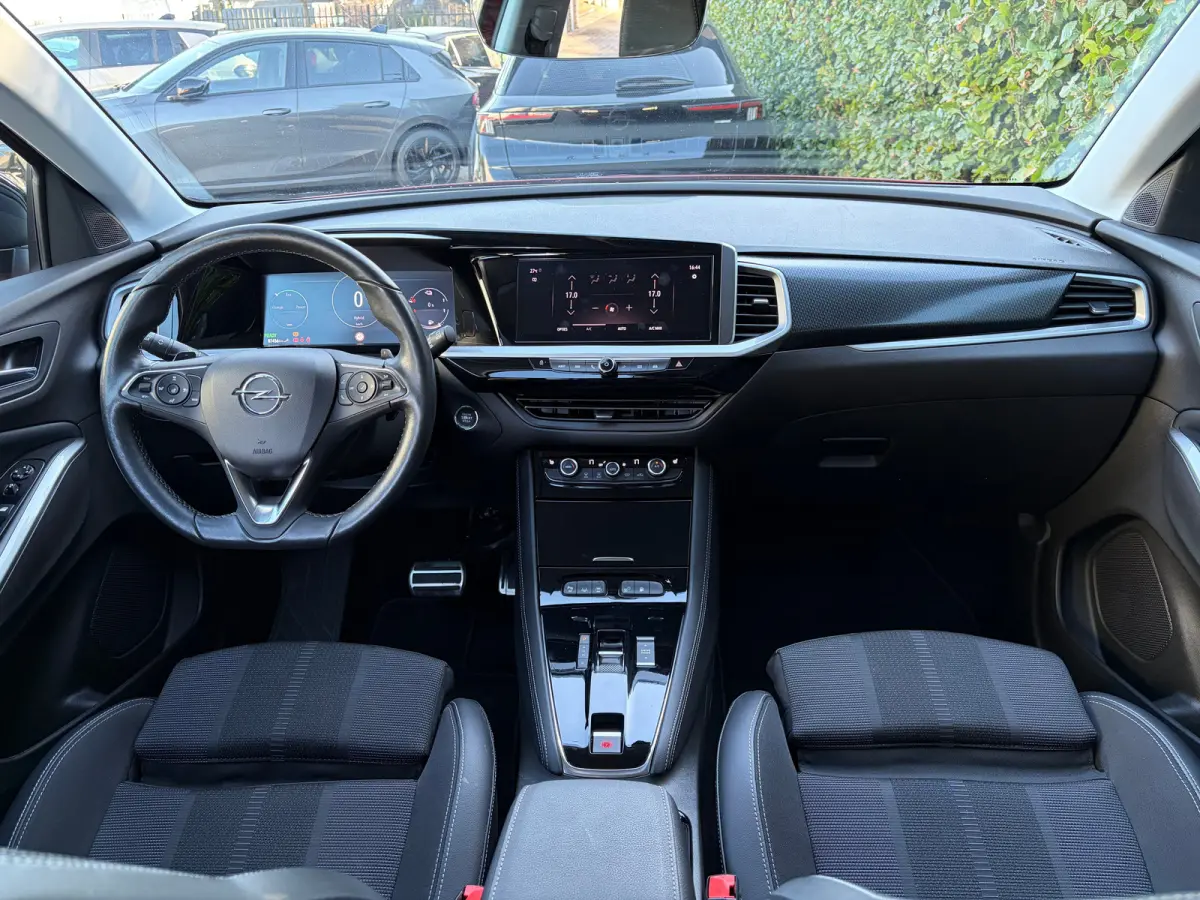 1.6 Turbo Plug-In Hybrid 225 PK Level 4/GS Line | TREKHAAK AFNB.| ADAPTIEVE CRUISE CONTROL| AGR COMFORTSTOELEN| DODEHOEK DETECTIE| STUUR, STOEL EN VOORRUITVERWARMING| HALF LEDER/HALF STOFFEN