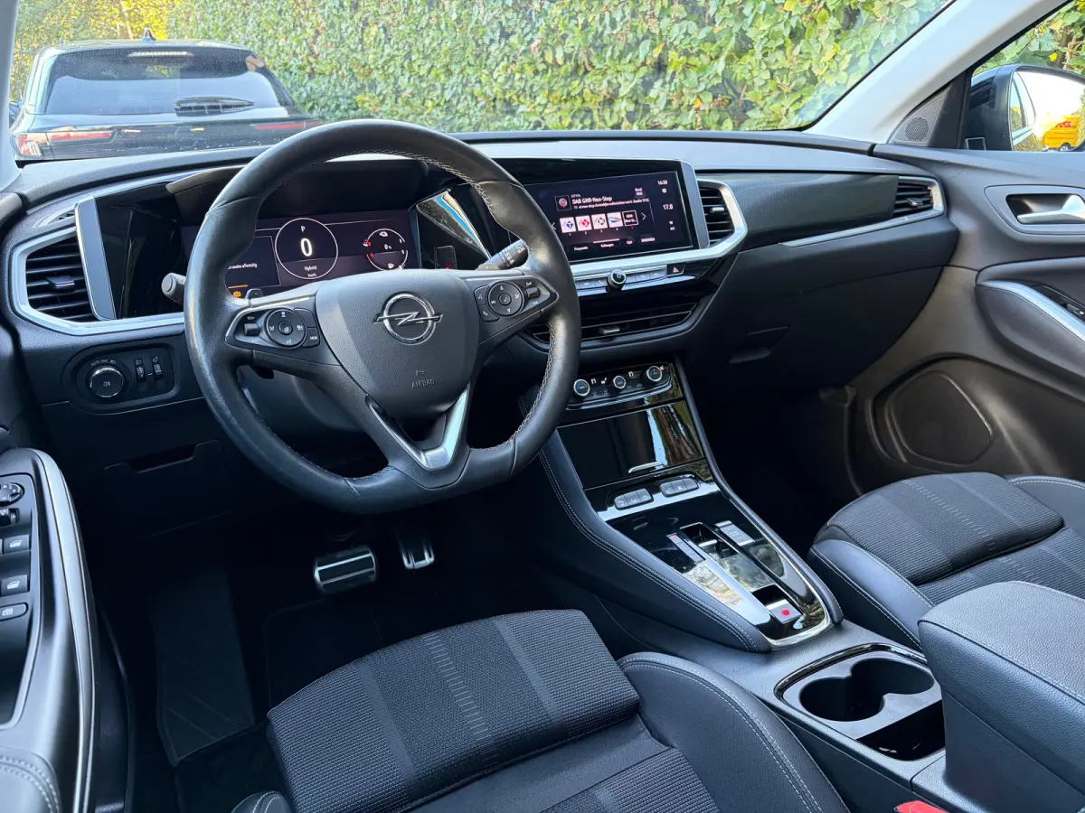 1.6 Turbo Plug-In Hybrid 225 PK Level 4/GS Line | TREKHAAK AFNB.| ADAPTIEVE CRUISE CONTROL| AGR COMFORTSTOELEN| DODEHOEK DETECTIE| STUUR, STOEL EN VOORRUITVERWARMING| HALF LEDER/HALF STOFFEN