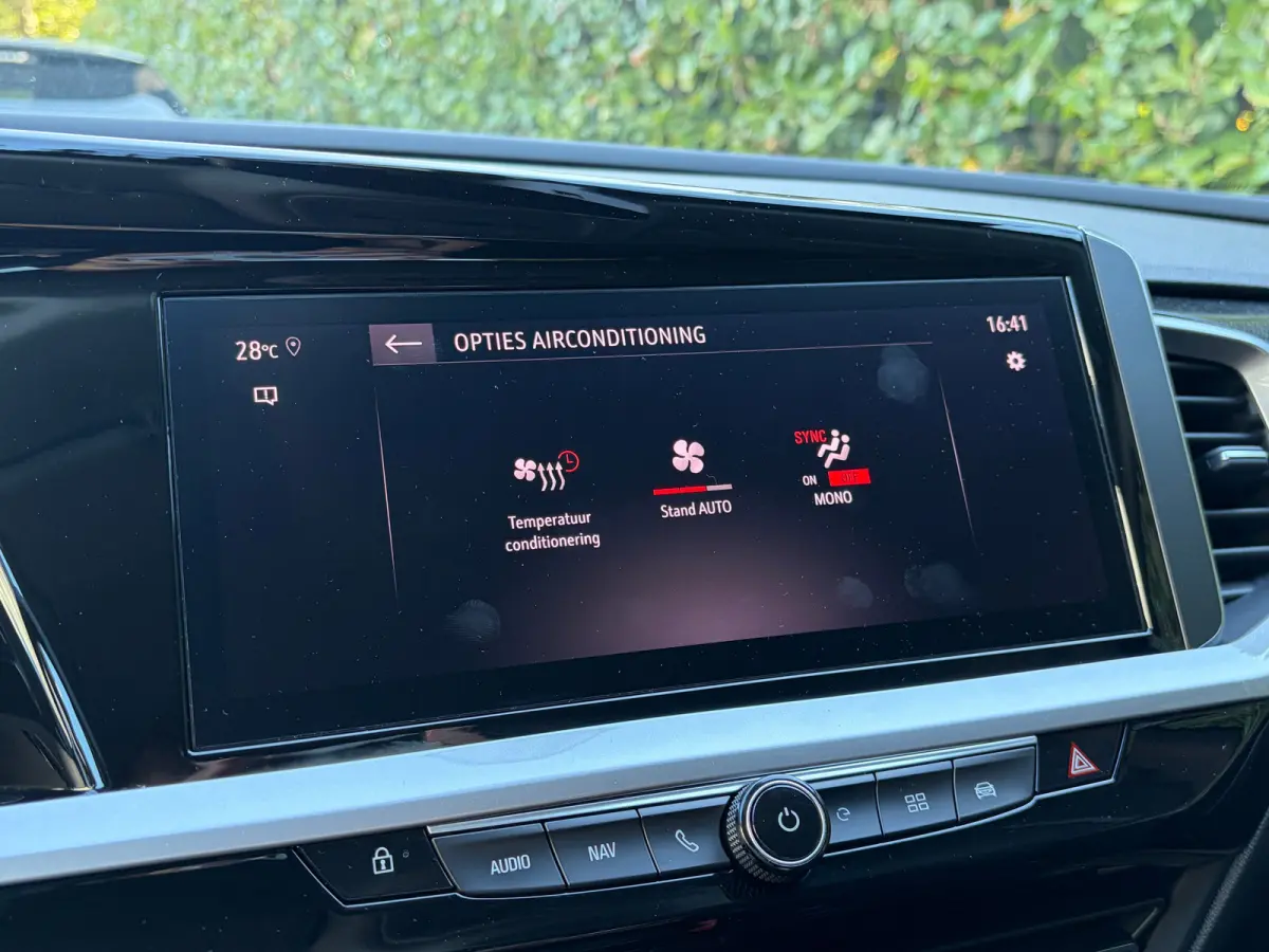 1.6 Turbo Plug-In Hybrid 225 PK Level 4/GS Line | TREKHAAK AFNB.| ADAPTIEVE CRUISE CONTROL| AGR COMFORTSTOELEN| DODEHOEK DETECTIE| STUUR, STOEL EN VOORRUITVERWARMING| HALF LEDER/HALF STOFFEN