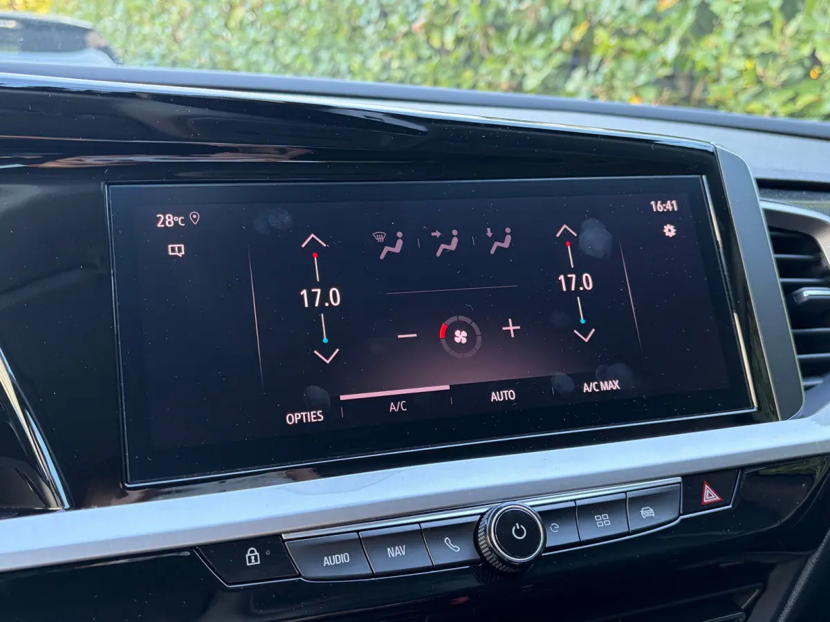 1.6 Turbo Plug-In Hybrid 225 PK Level 4/GS Line | TREKHAAK AFNB.| ADAPTIEVE CRUISE CONTROL| AGR COMFORTSTOELEN| DODEHOEK DETECTIE| STUUR, STOEL EN VOORRUITVERWARMING| HALF LEDER/HALF STOFFEN