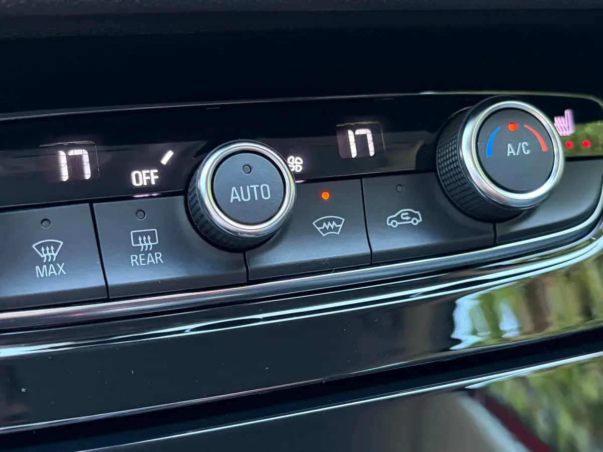 1.6 Turbo Plug-In Hybrid 225 PK Level 4/GS Line | TREKHAAK AFNB.| ADAPTIEVE CRUISE CONTROL| AGR COMFORTSTOELEN| DODEHOEK DETECTIE| STUUR, STOEL EN VOORRUITVERWARMING| HALF LEDER/HALF STOFFEN