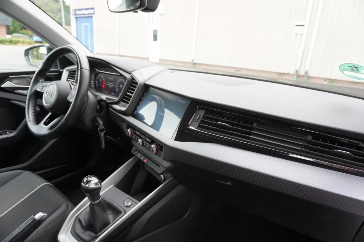 25 TFSI epic 5deurs | Carplay | Navigatie | 17 inch velgen | Elek. pakket | vol opties | Inruil mogelijk