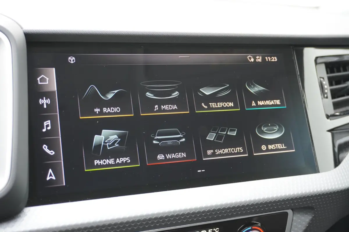 25 TFSI epic 5deurs | Carplay | Navigatie | 17 inch velgen | Elek. pakket | vol opties | Inruil mogelijk