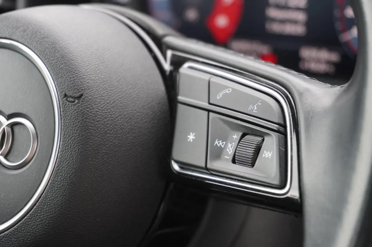 25 TFSI epic 5deurs | Carplay | Navigatie | 17 inch velgen | Elek. pakket | vol opties | Inruil mogelijk