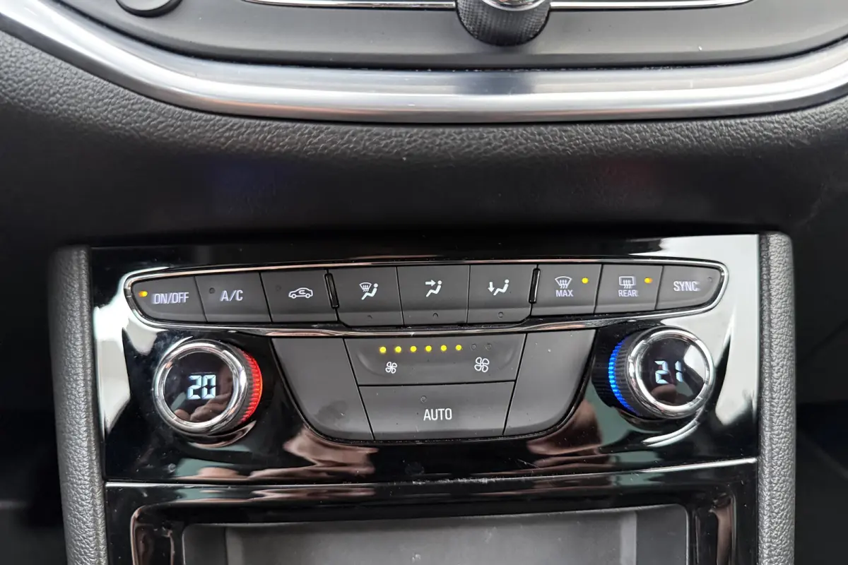 1.2 Elegance Trekhaak Carplay Digi. Dash