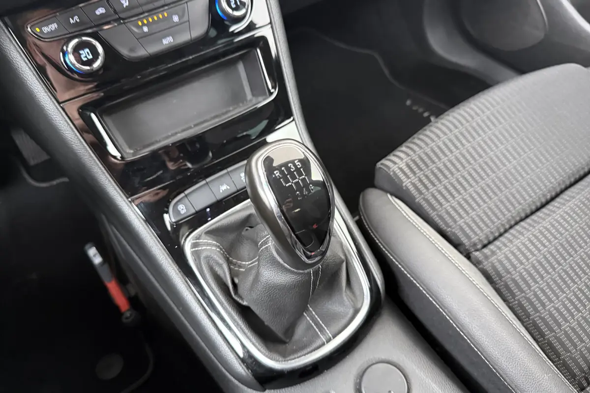 1.2 Elegance Trekhaak Carplay Digi. Dash