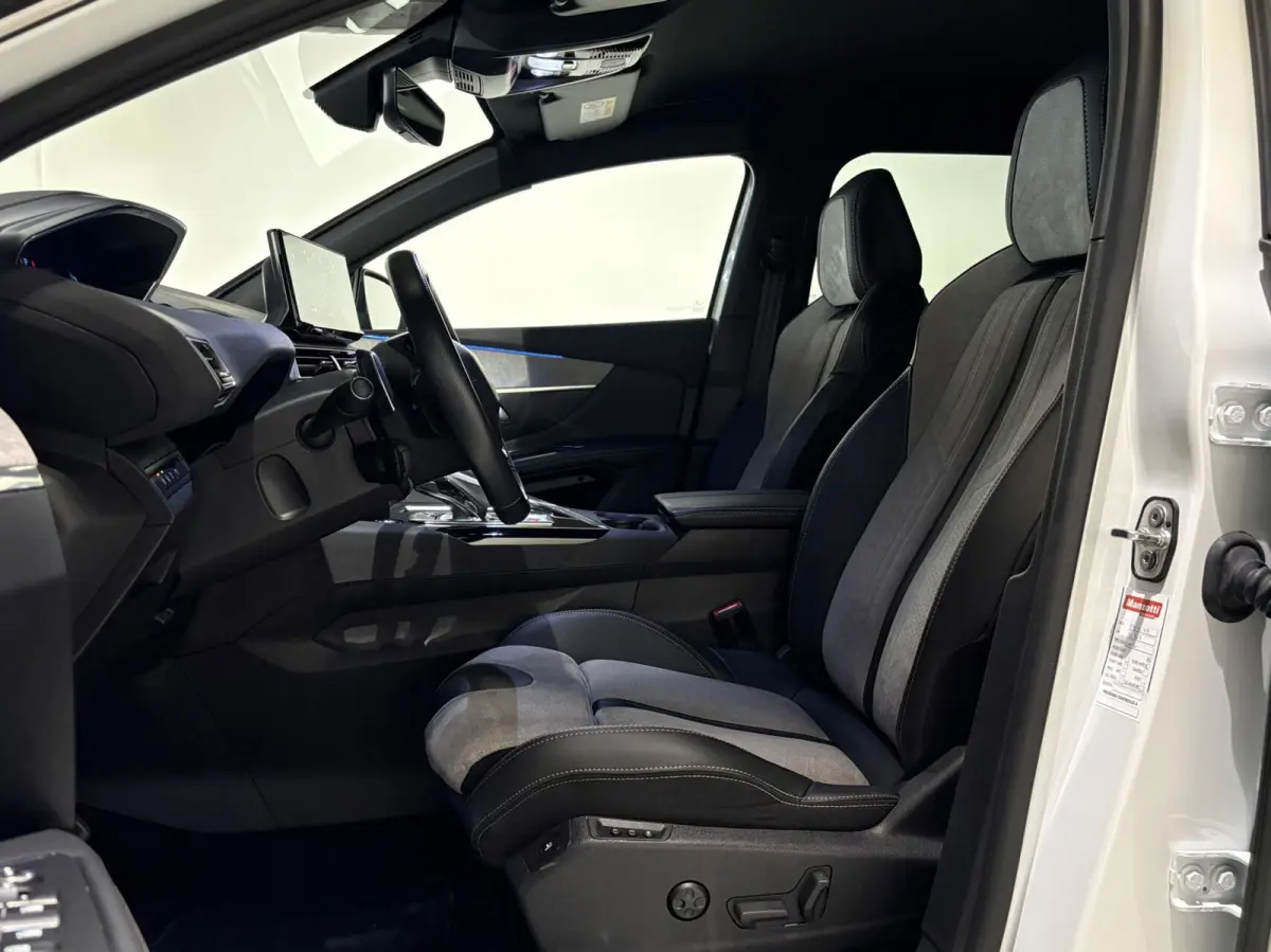 1.6 HYbrid 225 GT|Black Pack|19 inch|Memory|360|FOCAL|Carplay|Navi|PDC|ACC|Side assist|Lane Assist|
