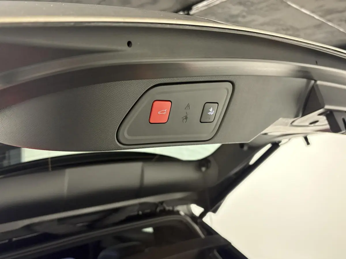 1.6 HYbrid 225 GT|Black Pack|19 inch|Memory|360|FOCAL|Carplay|Navi|PDC|ACC|Side assist|Lane Assist|