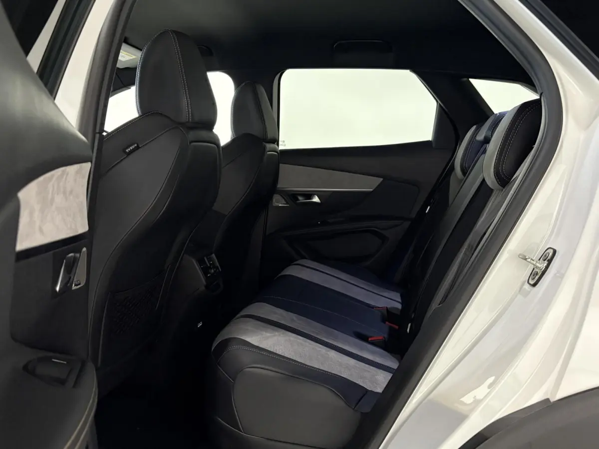 1.6 HYbrid 225 GT|Black Pack|19 inch|Memory|360|FOCAL|Carplay|Navi|PDC|ACC|Side assist|Lane Assist|