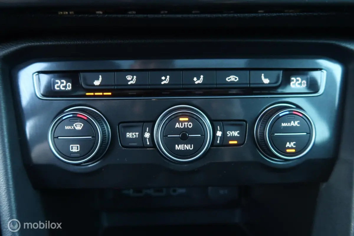 1.5 TSI Xcellence CARPLAY,PANODAK,LEDER,CAMERA
