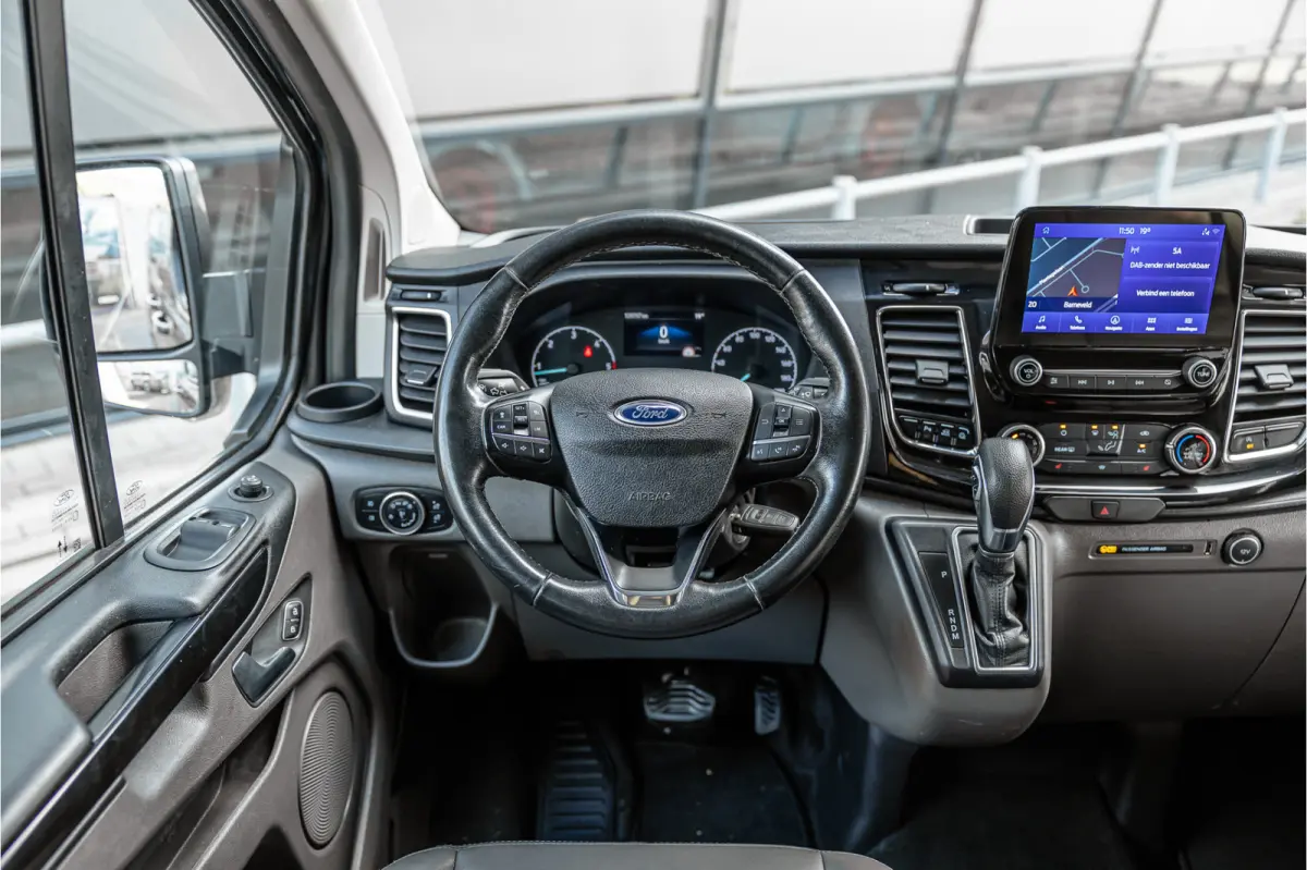 300 2.0 TDCI 170 PK L2H1 Limited DC | Dubbel cabine | ACC | Elek stoelen | Lederen bekleding | Navigatie | CarPlay | Camera | Trekhaak | Orig. NL auto | Nieuwe APK