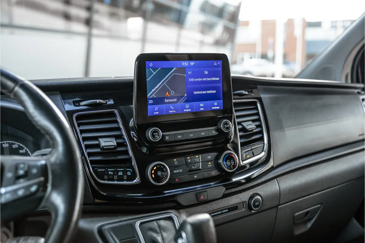 300 2.0 TDCI 170 PK L2H1 Limited DC | Dubbel cabine | ACC | Elek stoelen | Lederen bekleding | Navigatie | CarPlay | Camera | Trekhaak | Orig. NL auto | Nieuwe APK