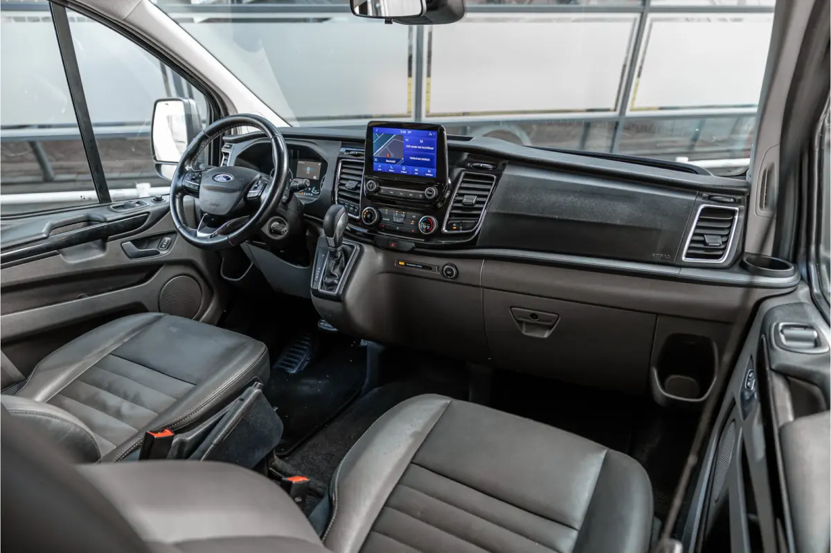 300 2.0 TDCI 170 PK L2H1 Limited DC | Dubbel cabine | ACC | Elek stoelen | Lederen bekleding | Navigatie | CarPlay | Camera | Trekhaak | Orig. NL auto | Nieuwe APK
