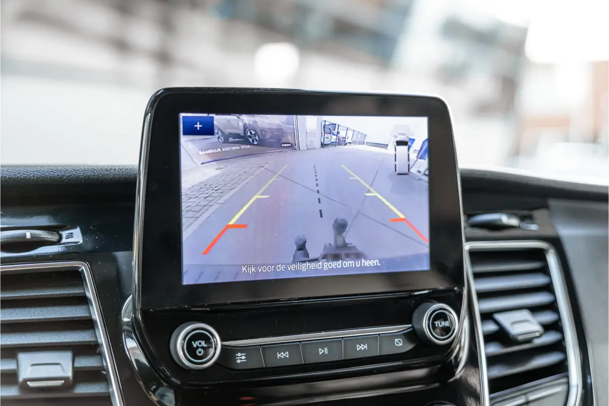 300 2.0 TDCI 170 PK L2H1 Limited DC | Dubbel cabine | ACC | Elek stoelen | Lederen bekleding | Navigatie | CarPlay | Camera | Trekhaak | Orig. NL auto | Nieuwe APK