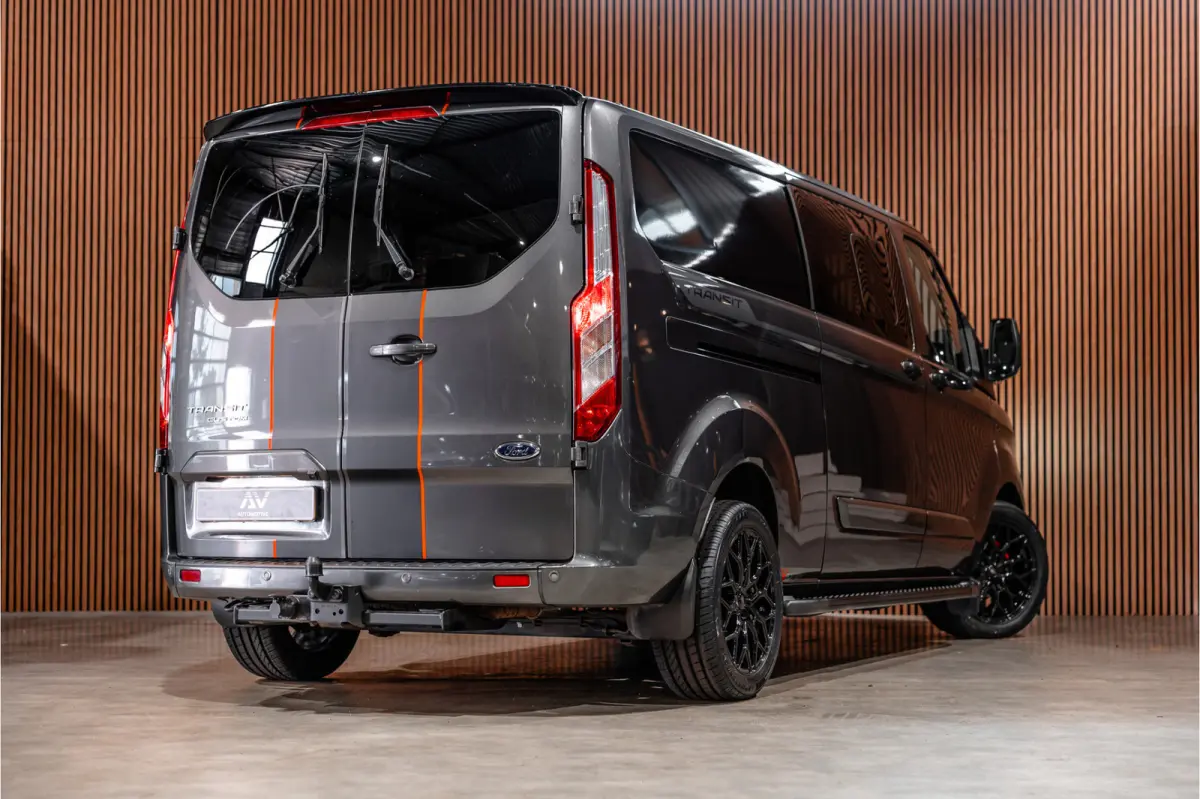 300 2.0 TDCI 170 PK L2H1 Limited DC | Dubbel cabine | ACC | Elek stoelen | Lederen bekleding | Navigatie | CarPlay | Camera | Trekhaak | Orig. NL auto | Nieuwe APK