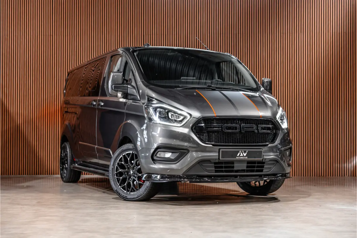 300 2.0 TDCI 170 PK L2H1 Limited DC | Dubbel cabine | ACC | Elek stoelen | Lederen bekleding | Navigatie | CarPlay | Camera | Trekhaak | Orig. NL auto | Nieuwe APK