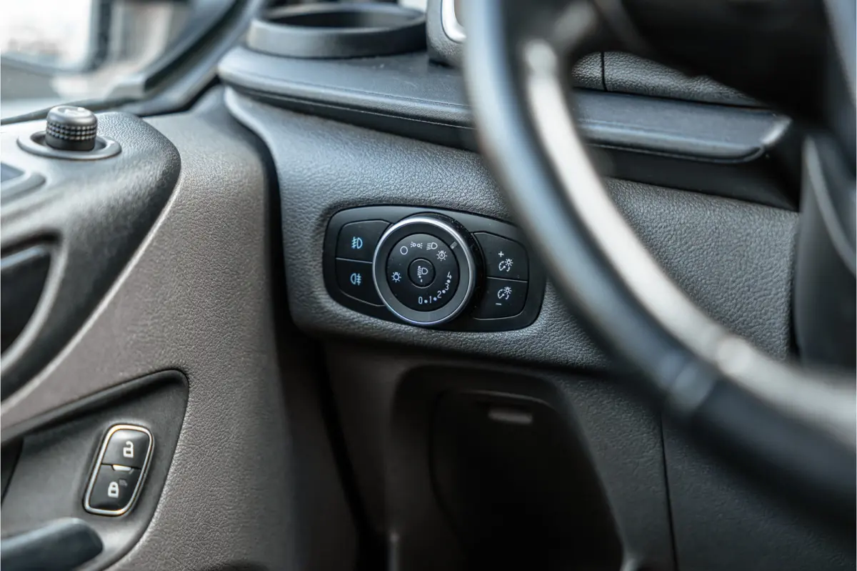 300 2.0 TDCI 170 PK L2H1 Limited DC | Dubbel cabine | ACC | Elek stoelen | Lederen bekleding | Navigatie | CarPlay | Camera | Trekhaak | Orig. NL auto | Nieuwe APK