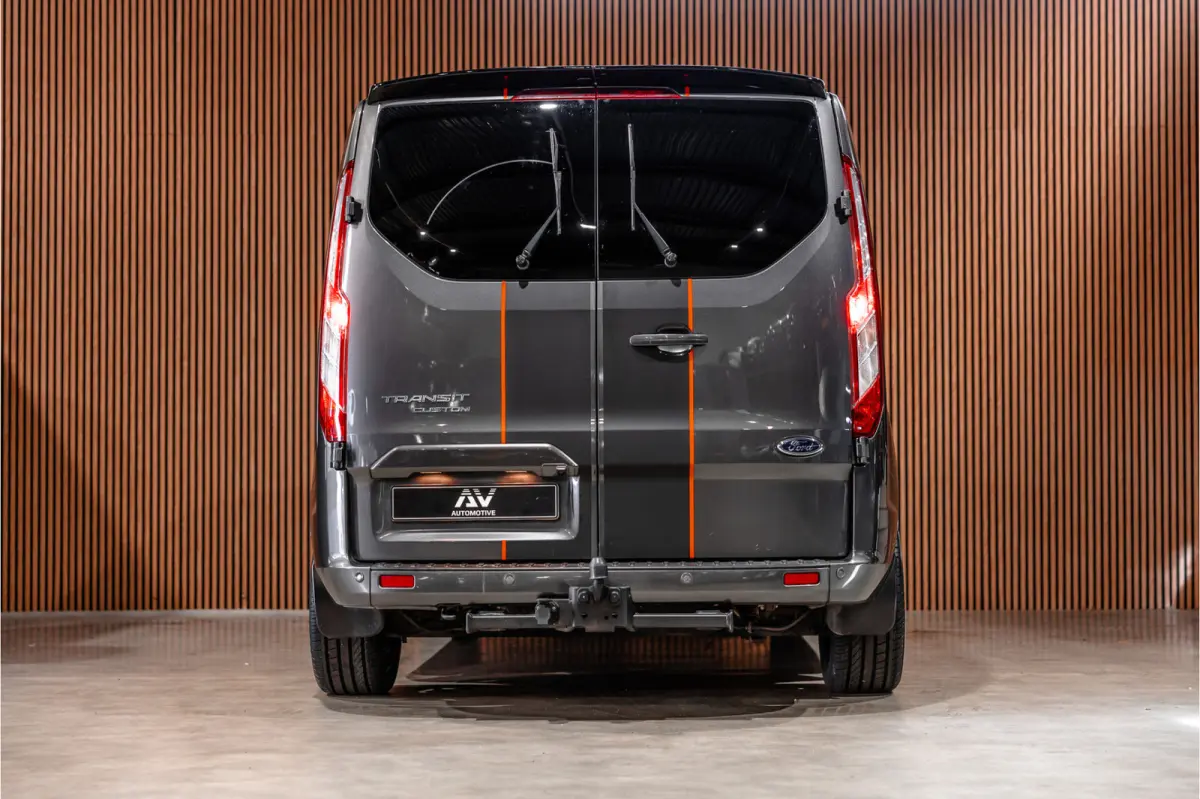 300 2.0 TDCI 170 PK L2H1 Limited DC | Dubbel cabine | ACC | Elek stoelen | Lederen bekleding | Navigatie | CarPlay | Camera | Trekhaak | Orig. NL auto | Nieuwe APK
