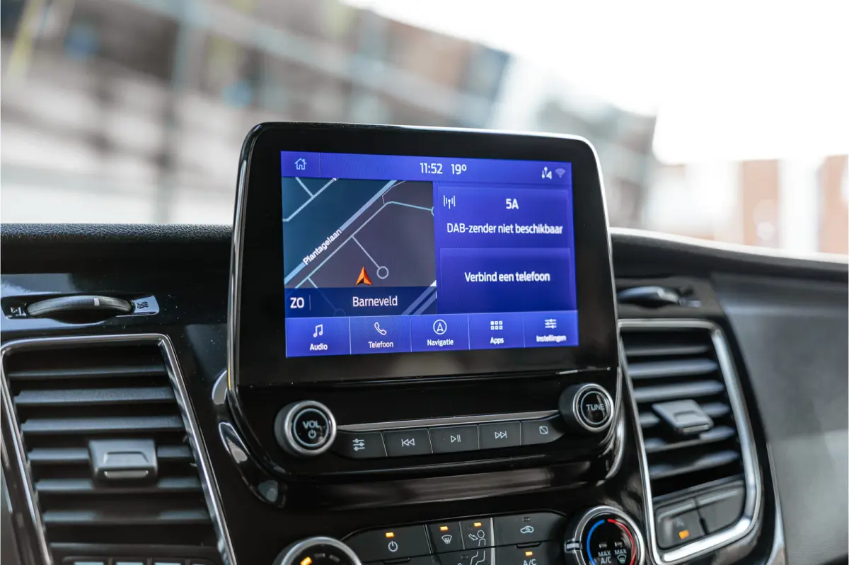 300 2.0 TDCI 170 PK L2H1 Limited DC | Dubbel cabine | ACC | Elek stoelen | Lederen bekleding | Navigatie | CarPlay | Camera | Trekhaak | Orig. NL auto | Nieuwe APK