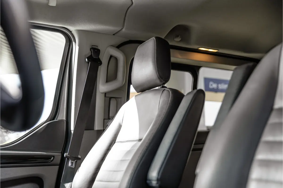 300 2.0 TDCI 170 PK L2H1 Limited DC | Dubbel cabine | ACC | Elek stoelen | Lederen bekleding | Navigatie | CarPlay | Camera | Trekhaak | Orig. NL auto | Nieuwe APK