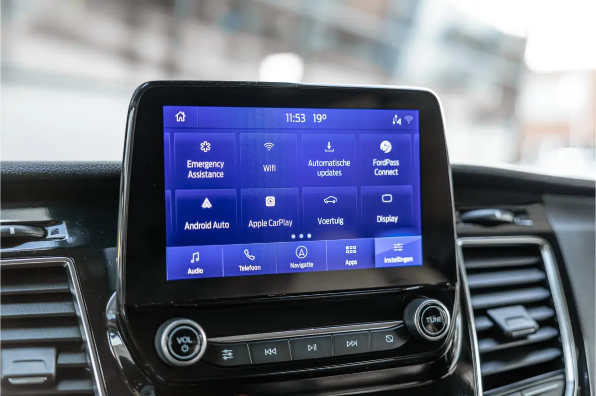 300 2.0 TDCI 170 PK L2H1 Limited DC | Dubbel cabine | ACC | Elek stoelen | Lederen bekleding | Navigatie | CarPlay | Camera | Trekhaak | Orig. NL auto | Nieuwe APK