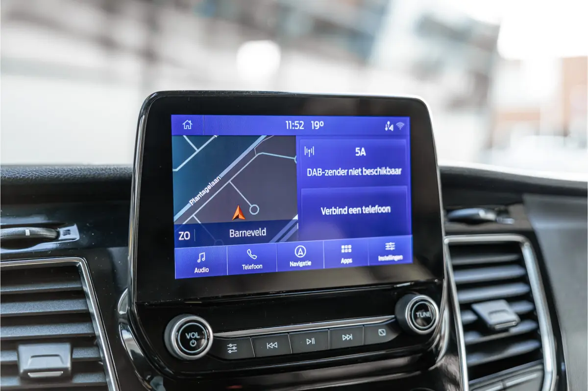 300 2.0 TDCI 170 PK L2H1 Limited DC | Dubbel cabine | ACC | Elek stoelen | Lederen bekleding | Navigatie | CarPlay | Camera | Trekhaak | Orig. NL auto | Nieuwe APK