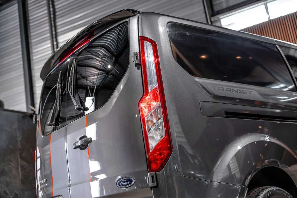 300 2.0 TDCI 170 PK L2H1 Limited DC | Dubbel cabine | ACC | Elek stoelen | Lederen bekleding | Navigatie | CarPlay | Camera | Trekhaak | Orig. NL auto | Nieuwe APK