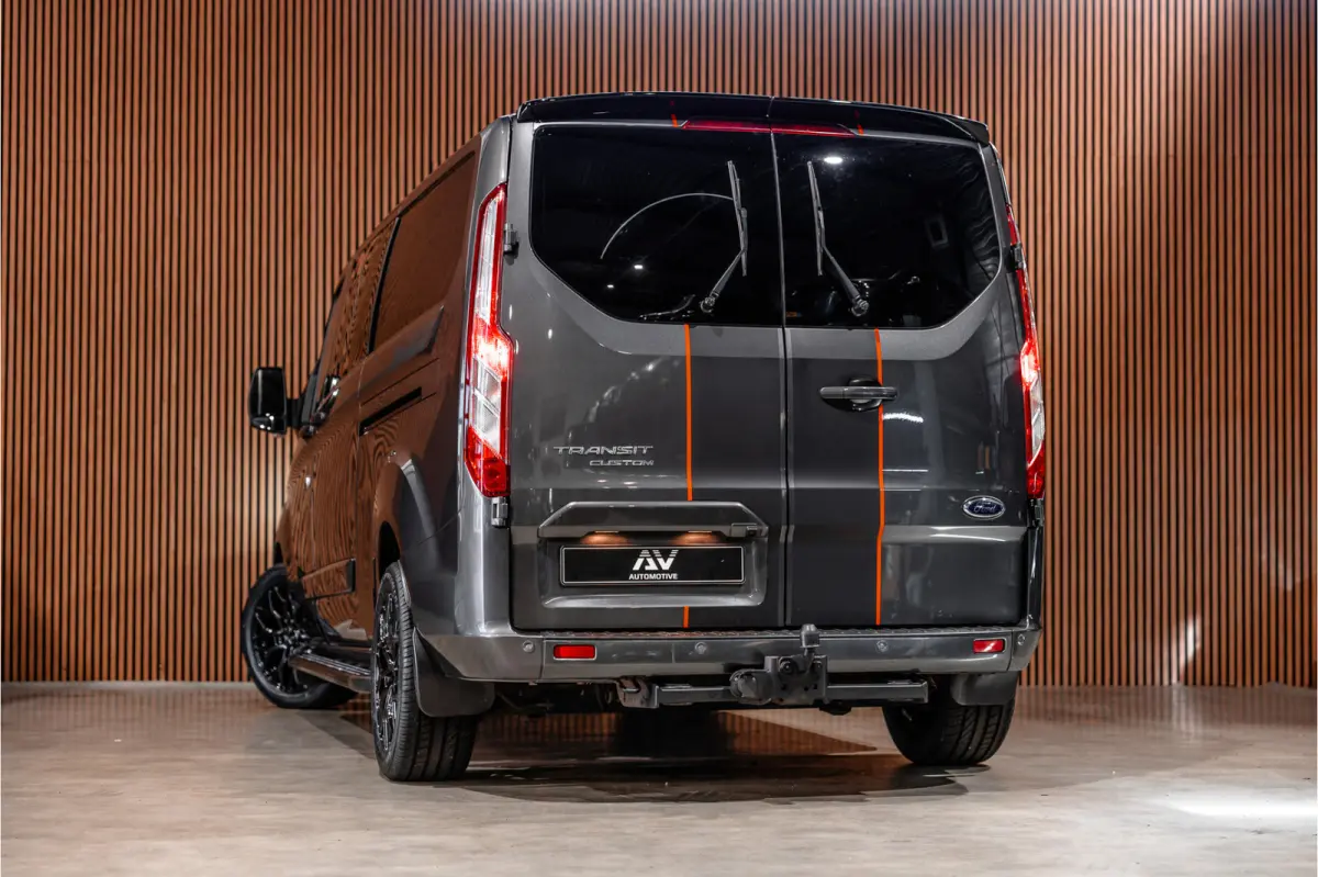 300 2.0 TDCI 170 PK L2H1 Limited DC | Dubbel cabine | ACC | Elek stoelen | Lederen bekleding | Navigatie | CarPlay | Camera | Trekhaak | Orig. NL auto | Nieuwe APK