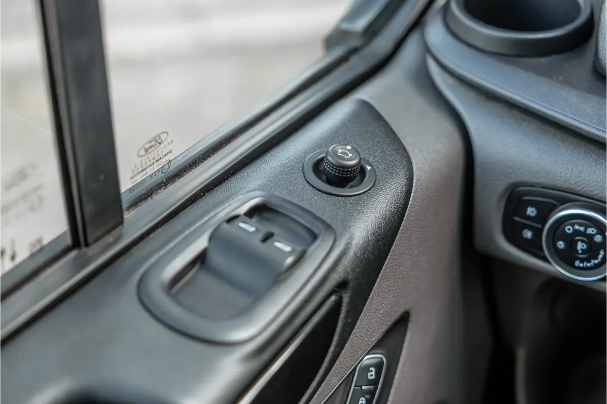 300 2.0 TDCI 170 PK L2H1 Limited DC | Dubbel cabine | ACC | Elek stoelen | Lederen bekleding | Navigatie | CarPlay | Camera | Trekhaak | Orig. NL auto | Nieuwe APK