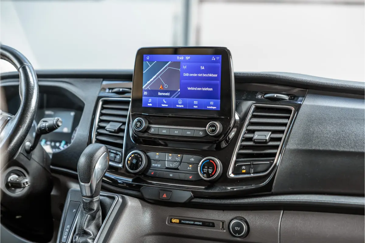 300 2.0 TDCI 170 PK L2H1 Limited DC | Dubbel cabine | ACC | Elek stoelen | Lederen bekleding | Navigatie | CarPlay | Camera | Trekhaak | Orig. NL auto | Nieuwe APK