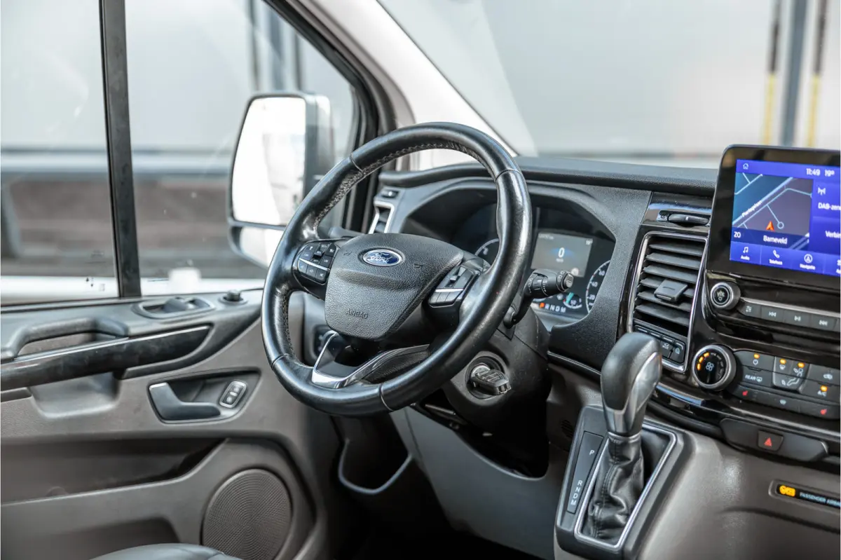 300 2.0 TDCI 170 PK L2H1 Limited DC | Dubbel cabine | ACC | Elek stoelen | Lederen bekleding | Navigatie | CarPlay | Camera | Trekhaak | Orig. NL auto | Nieuwe APK