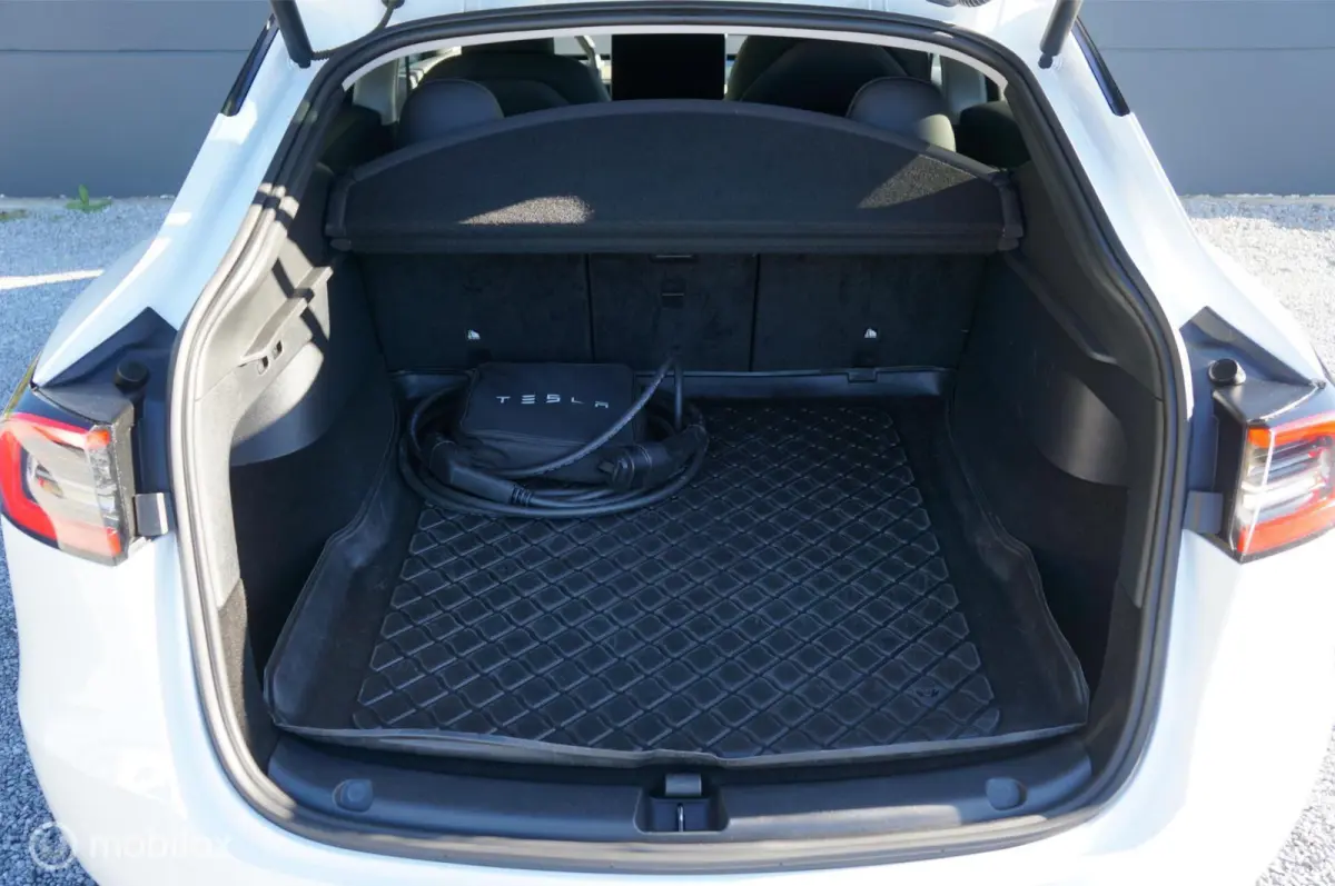 RWD 58 kWh Premium Leather FSD Pano Trekhaak !