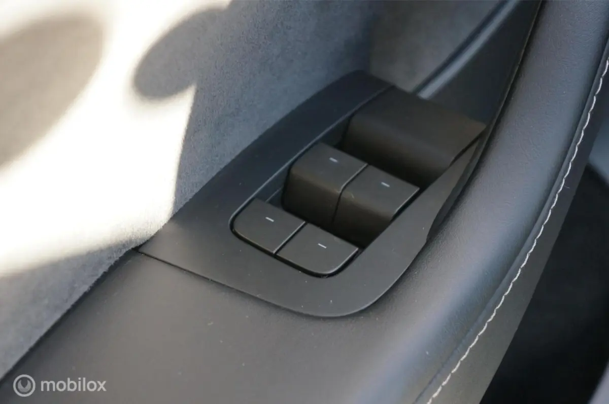 RWD 58 kWh Premium Leather FSD Pano Trekhaak !