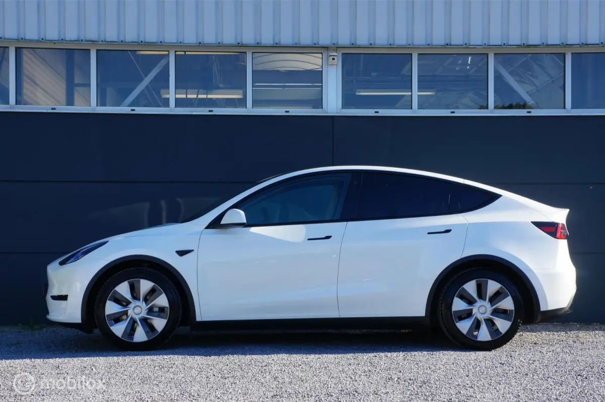 RWD 58 kWh Premium Leather FSD Pano Trekhaak !