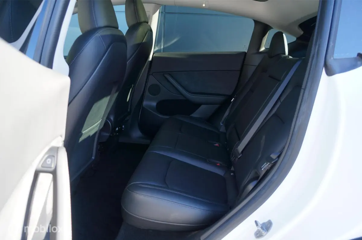 RWD 58 kWh Premium Leather FSD Pano Trekhaak !