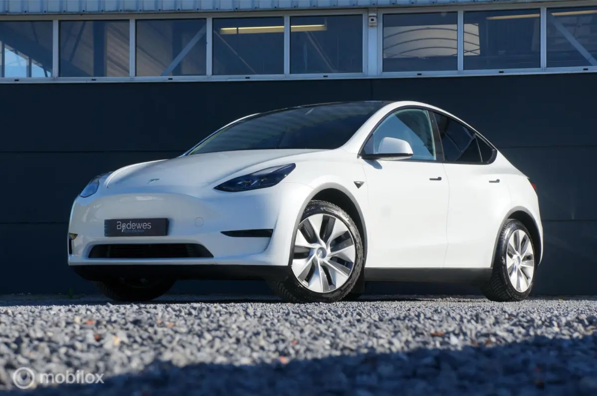 RWD 58 kWh Premium Leather FSD Pano Trekhaak !