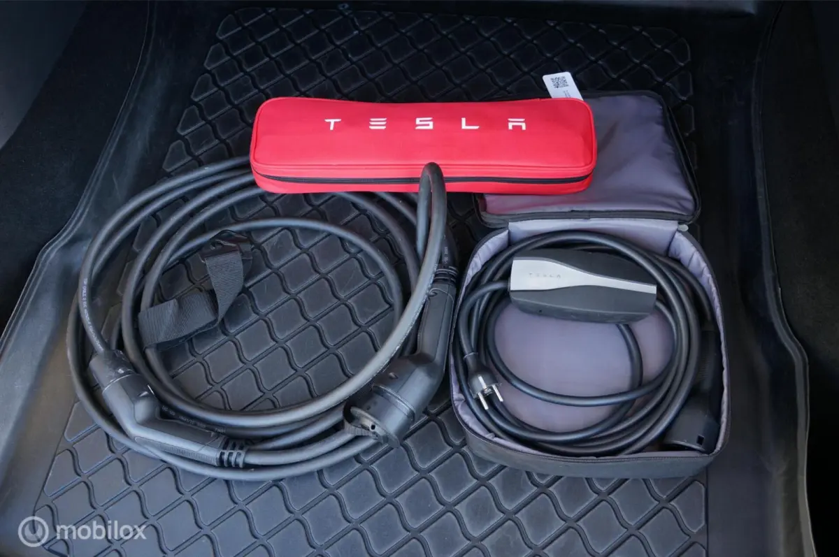 RWD 58 kWh Premium Leather FSD Pano Trekhaak !