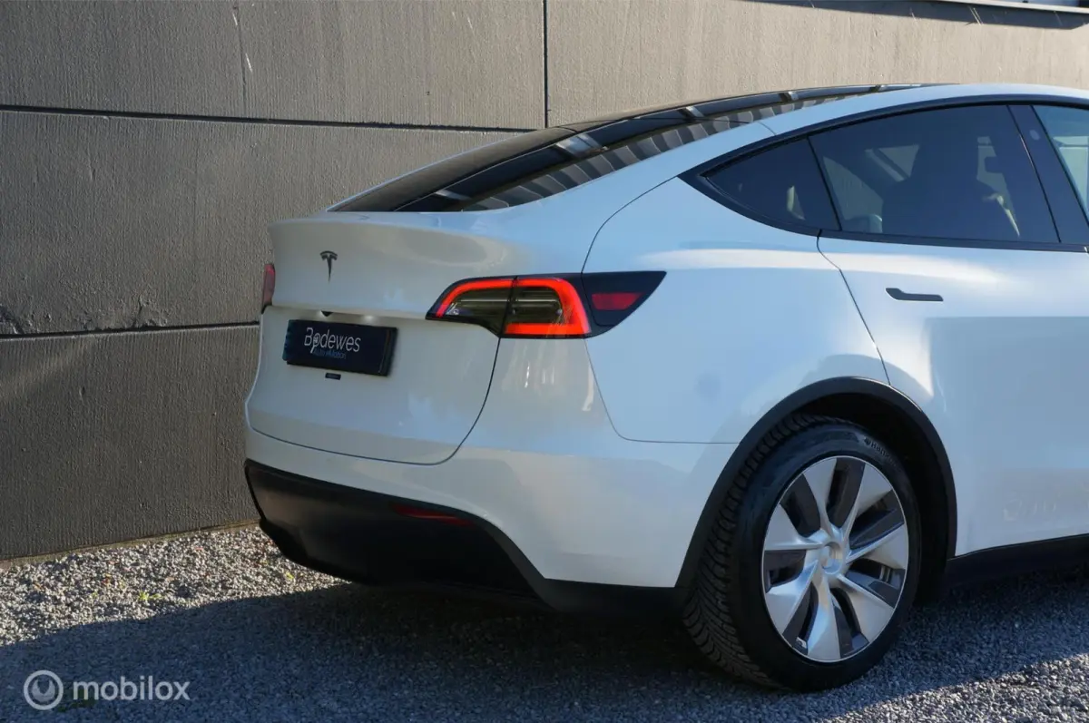 RWD 58 kWh Premium Leather FSD Pano Trekhaak !