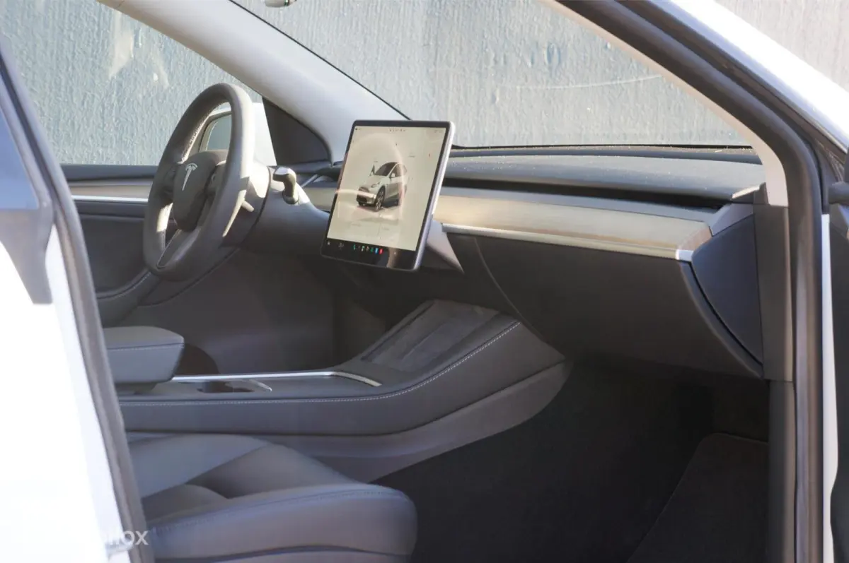 RWD 58 kWh Premium Leather FSD Pano Trekhaak !