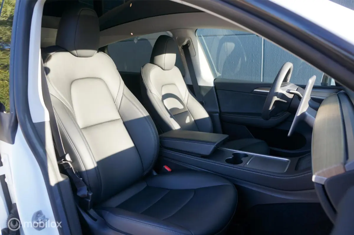 RWD 58 kWh Premium Leather FSD Pano Trekhaak !