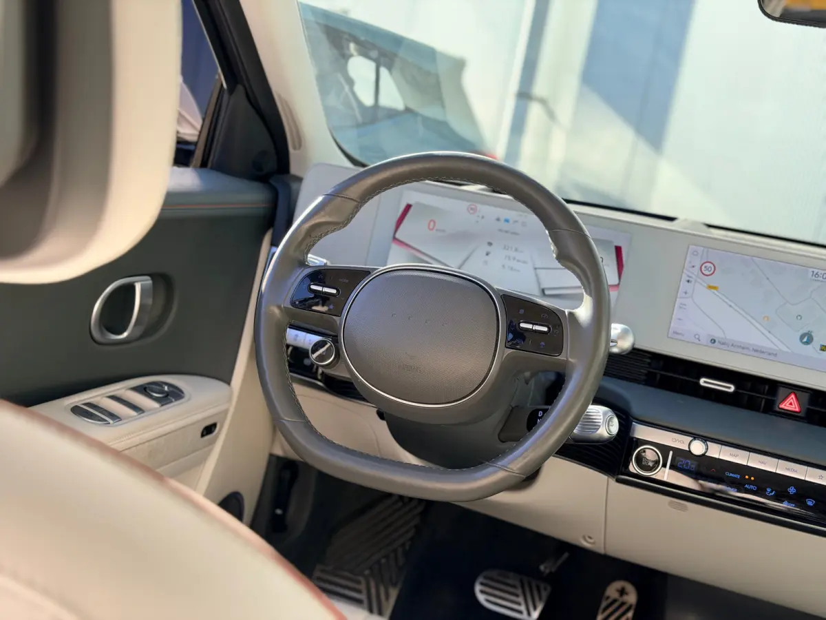 Lounge 73kWh / Verwacht / Nette Auto! / Uniek Interieur! /