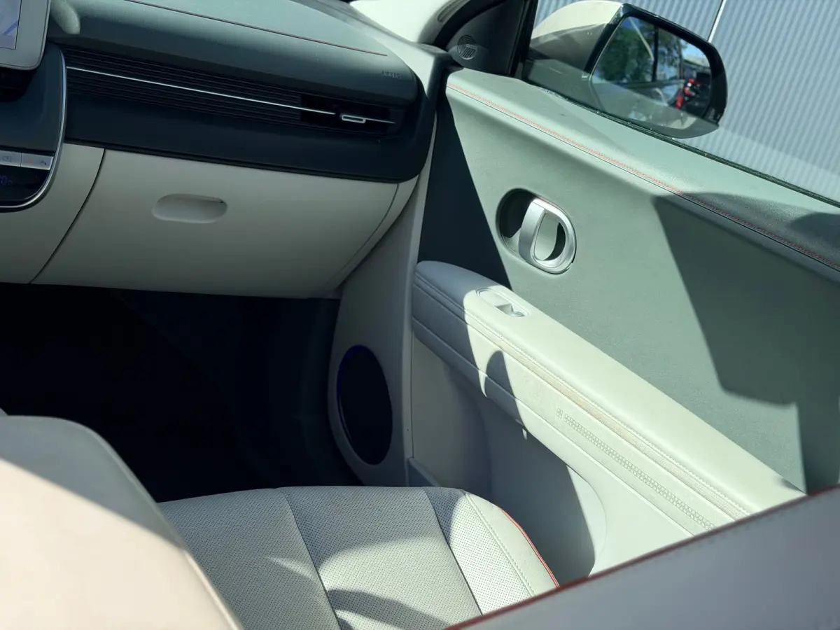 Lounge 73kWh / Verwacht / Nette Auto! / Uniek Interieur! /