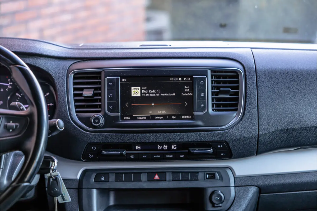 2.0 CDTI 177 PK L3H1 DC Innovation | Marge | BTW & BPM Vrij | L+R Schuifdeur | CarPlay | Camera | Navigatie | Bi-Xenon | Blind Spot | Trekhaak | F1 Flippers | Cruise control | Nieuwe APK