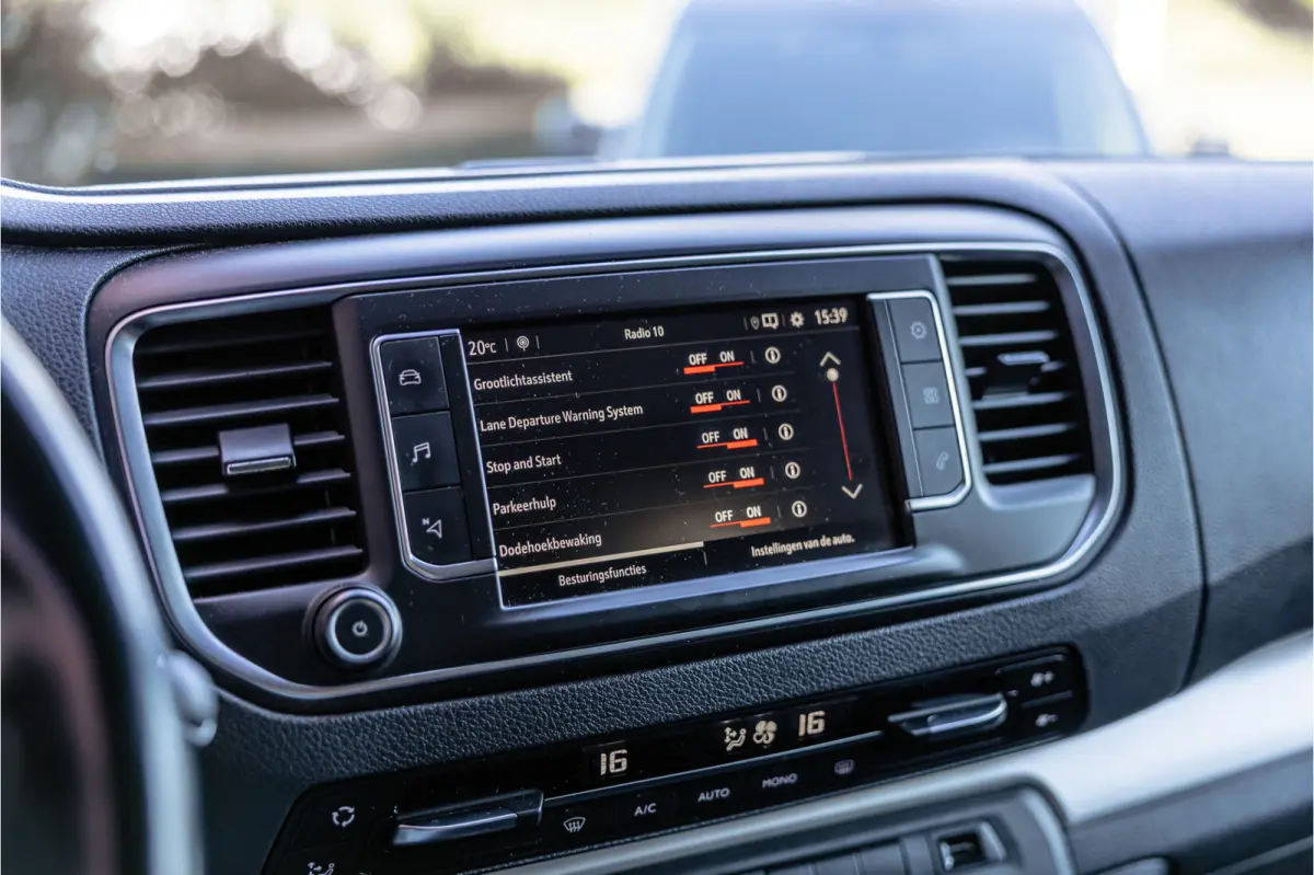 2.0 CDTI 177 PK L3H1 DC Innovation | Marge | BTW & BPM Vrij | L+R Schuifdeur | CarPlay | Camera | Navigatie | Bi-Xenon | Blind Spot | Trekhaak | F1 Flippers | Cruise control | Nieuwe APK