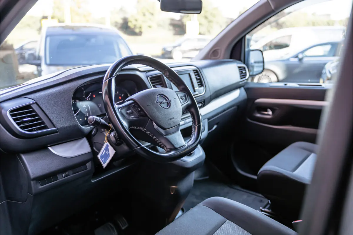 2.0 CDTI 177 PK L3H1 DC Innovation | Marge | BTW & BPM Vrij | L+R Schuifdeur | CarPlay | Camera | Navigatie | Bi-Xenon | Blind Spot | Trekhaak | F1 Flippers | Cruise control | Nieuwe APK