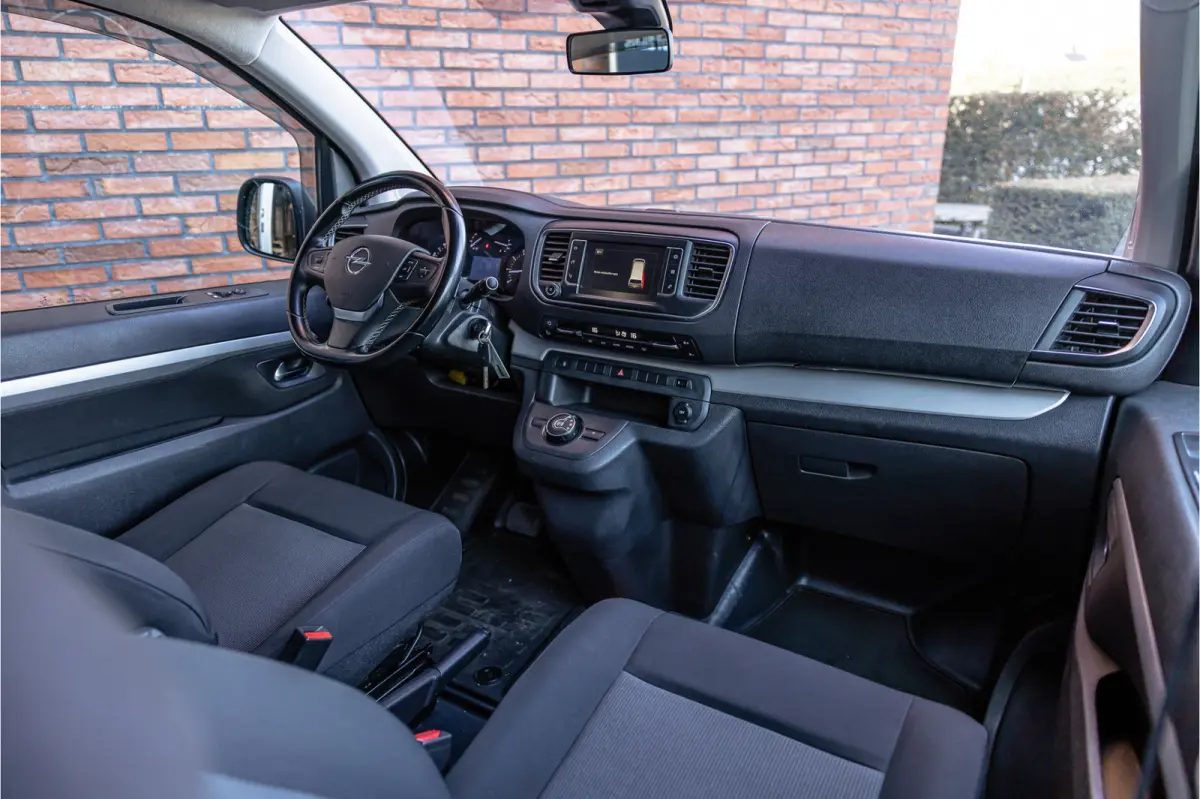 2.0 CDTI 177 PK L3H1 DC Innovation | Marge | BTW & BPM Vrij | L+R Schuifdeur | CarPlay | Camera | Navigatie | Bi-Xenon | Blind Spot | Trekhaak | F1 Flippers | Cruise control | Nieuwe APK