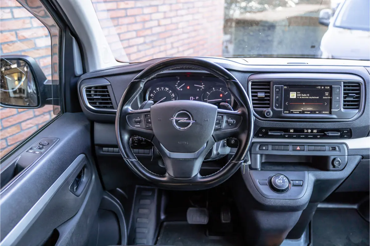2.0 CDTI 177 PK L3H1 DC Innovation | Marge | BTW & BPM Vrij | L+R Schuifdeur | CarPlay | Camera | Navigatie | Bi-Xenon | Blind Spot | Trekhaak | F1 Flippers | Cruise control | Nieuwe APK