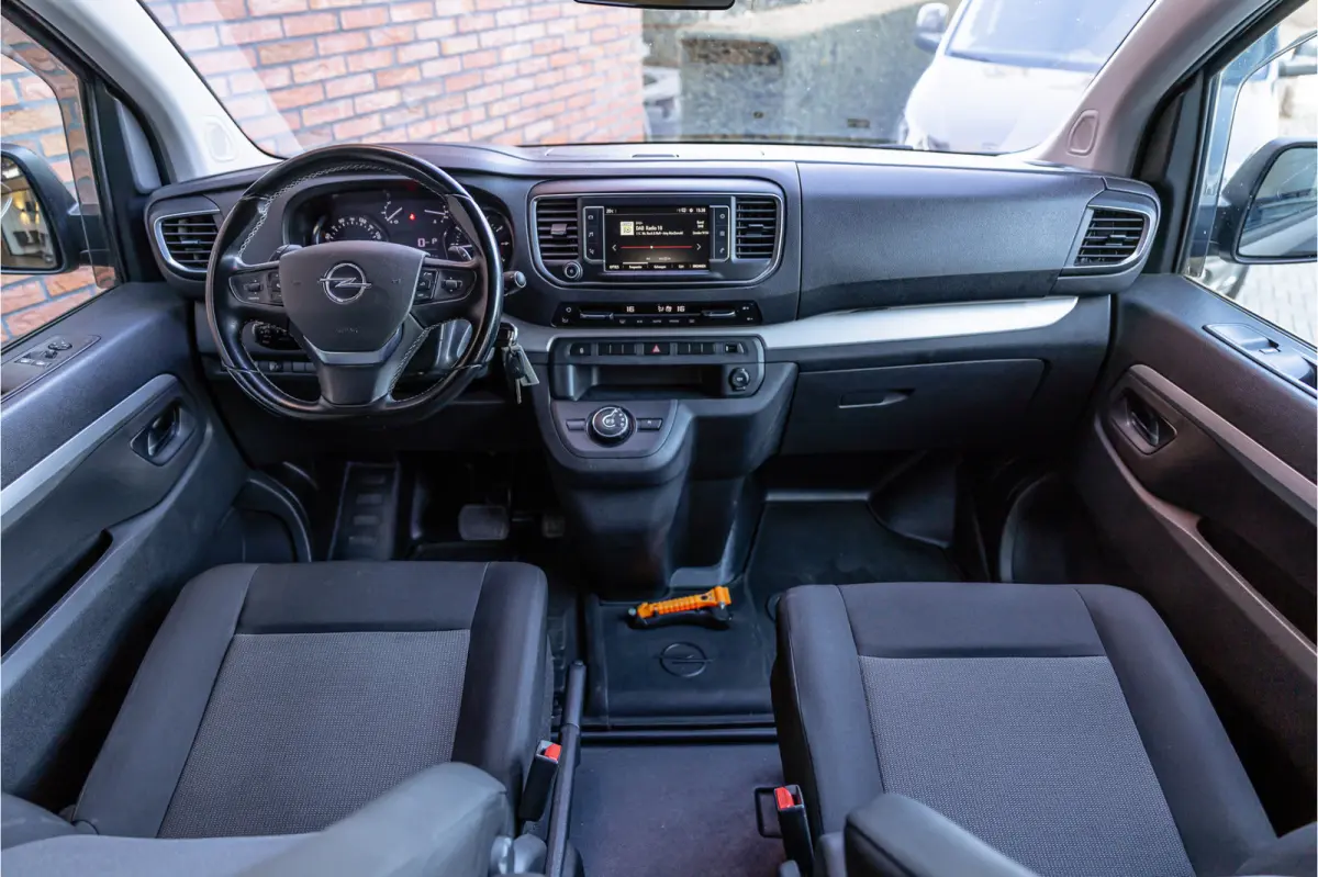 2.0 CDTI 177 PK L3H1 DC Innovation | Marge | BTW & BPM Vrij | L+R Schuifdeur | CarPlay | Camera | Navigatie | Bi-Xenon | Blind Spot | Trekhaak | F1 Flippers | Cruise control | Nieuwe APK