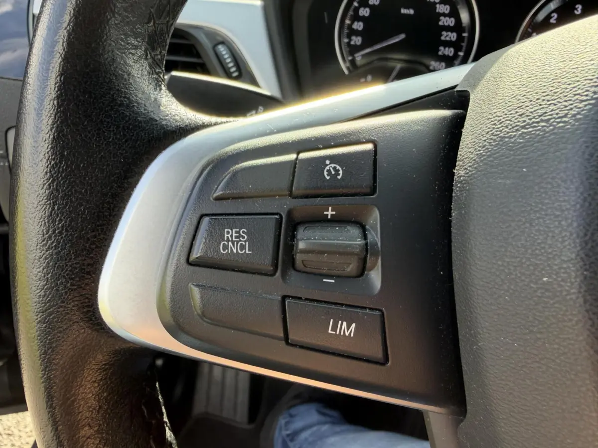 sDrive18i autom led clima navi cruise lmv 104,410km